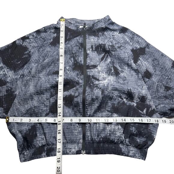 Gymshark | Women | Elevate Woven Grey Spray Dye Cropped Athletic Jacket | Small - Picture 4 of 10